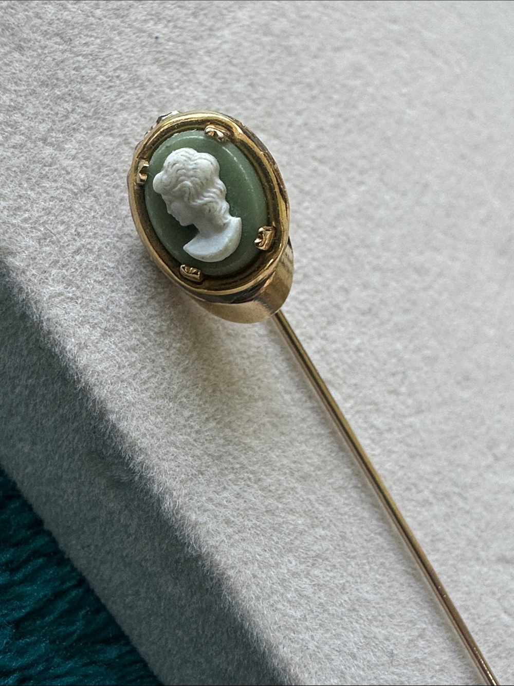 Vintage Revival Green & White Resin Cameo Gold Tone Stick Pin Elegant